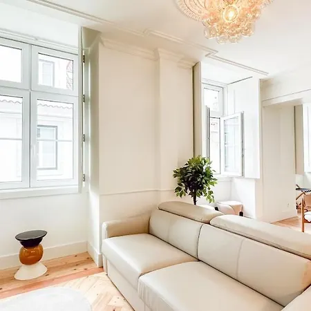 Elegant 1br Near Praca Comercio W/ Elevator And Ac * リスボン