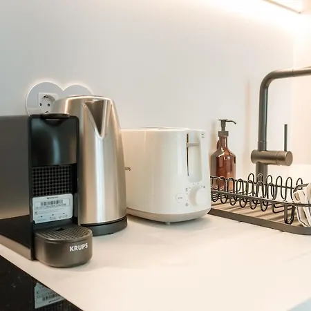 Elegant 1br Near Praca Comercio W/ Elevator And Ac リスボン