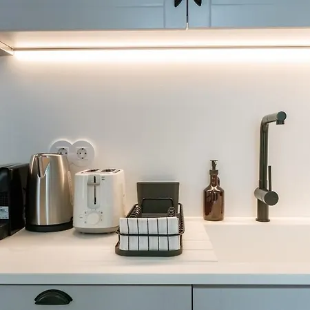 Elegant 1br Near Praca Comercio W/ Elevator And Ac