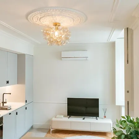 アパート Elegant 1br Near Praca Comercio W/ Elevator And Ac