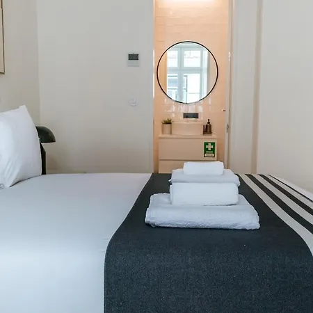 Elegant 1br Near Praca Comercio W/ Elevator And Ac