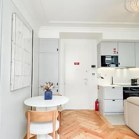 アパート Elegant 1br Near Praca Comercio W/ Elevator And Ac