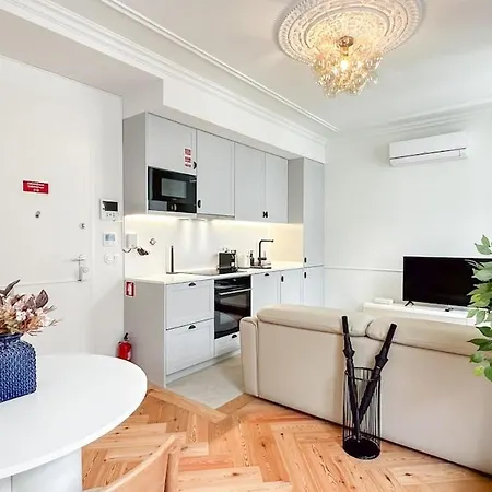 Elegant 1br Near Praca Comercio W/ Elevator And Ac * リスボン