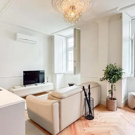Elegant 1br Near Praca Comercio W/ Elevator And Ac *