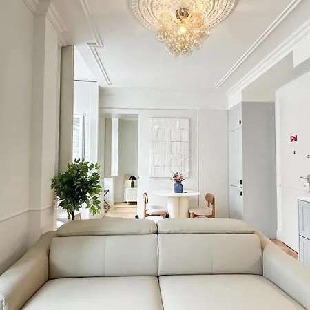 Elegant 1br Near Praca Comercio W/ Elevator And Ac * リスボン