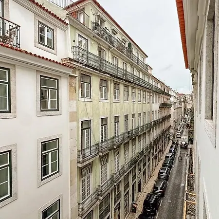Elegant 1br Near Praca Comercio W/ Elevator And Ac *