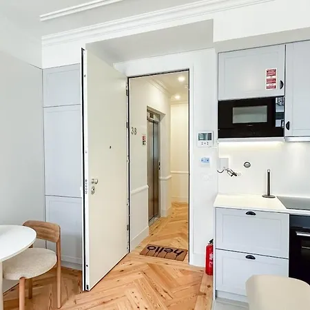 Elegant 1br Near Praca Comercio W/ Elevator And Ac アパート リスボン