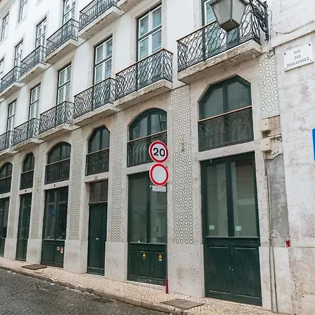 Elegant 1br Near Praca Comercio W/ Elevator And Ac アパート