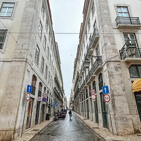 Lägenhet Elegant 1br Near Praca Comercio W/ Elevator And Ac